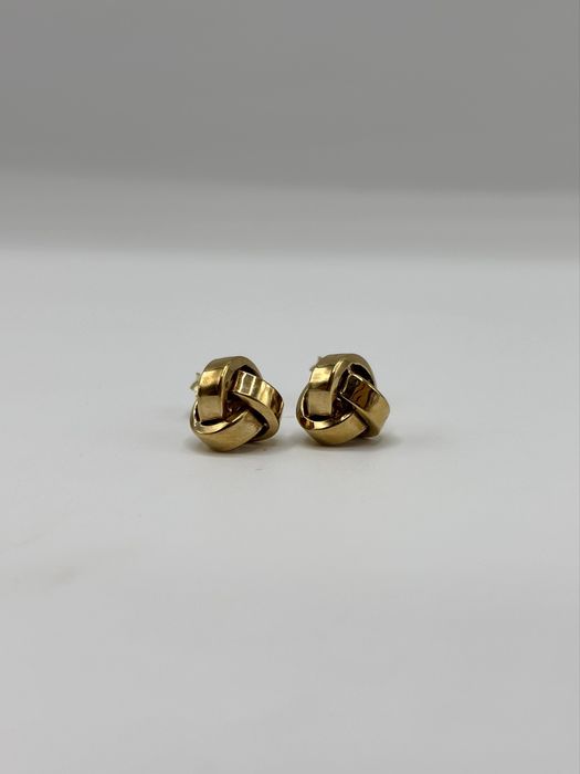 Złote kolczyki zawijasy