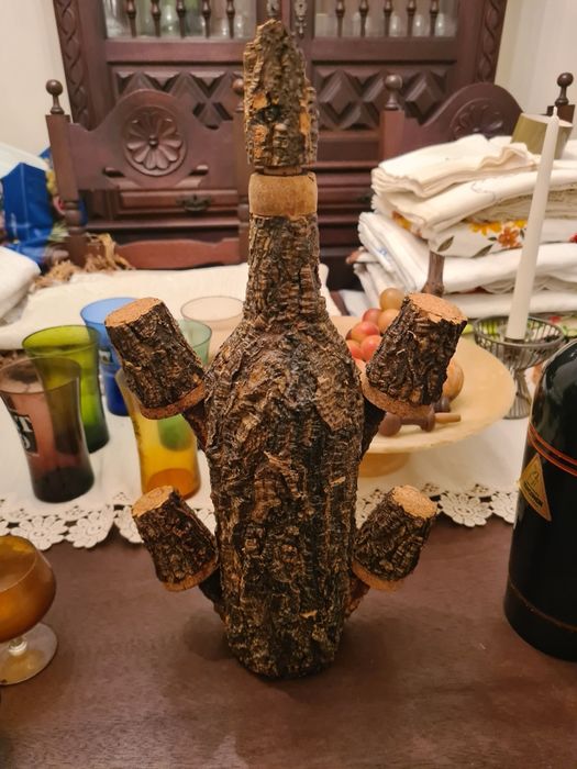 Garrafa em cortiça com copos