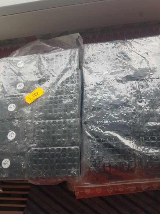 Koszyki zanętowe Crystal 80 i 70 g X10 szt.