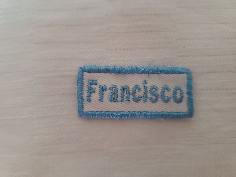 Etiquetas bordadas com nome para bibes escolares