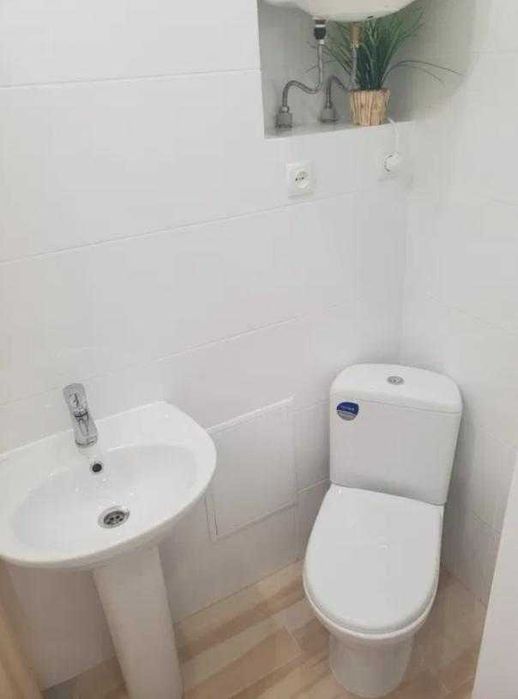 Терміново продам 1 к. квартиру біля метро