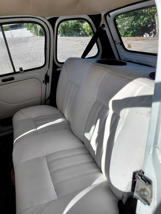 Carrinha Renault 4L restaurada