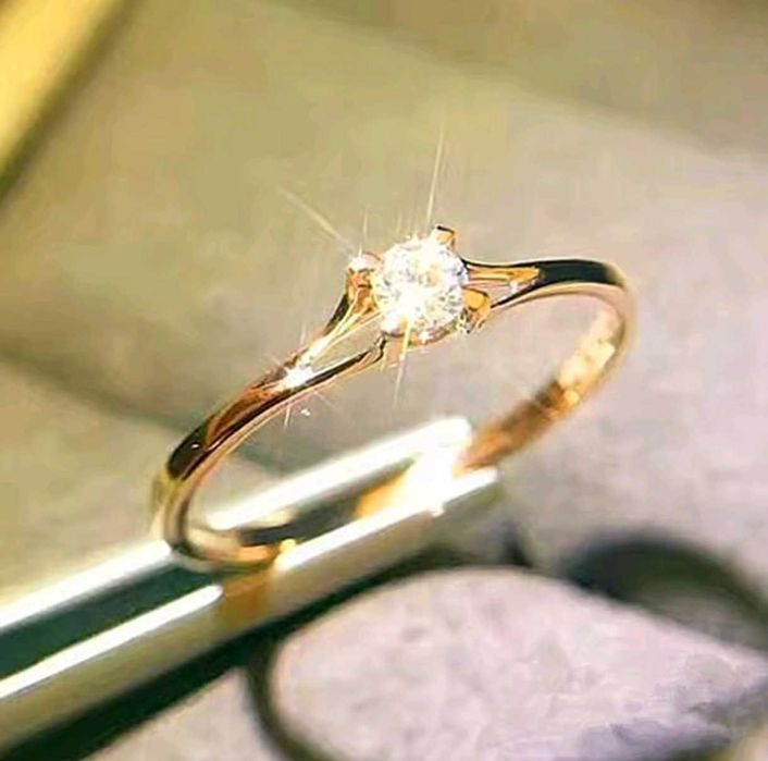 Pierścionek F1638 r.9 kolor złota z cyrkonia 4mm, prosty modny wzór