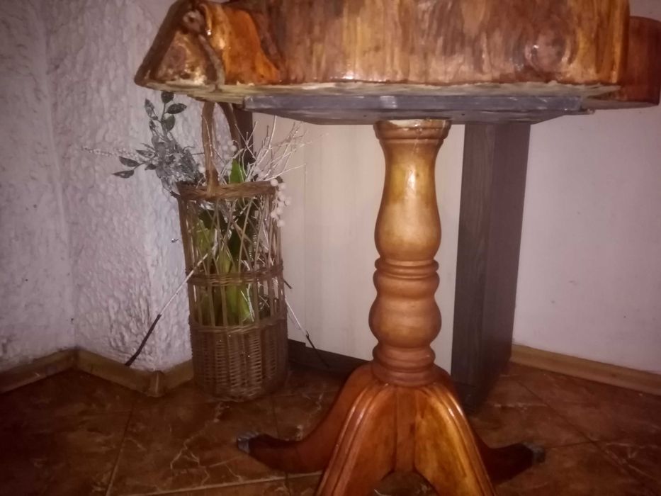 i dziś kolejny stolik 
najdłuższy wymiar w plastrze 57cm