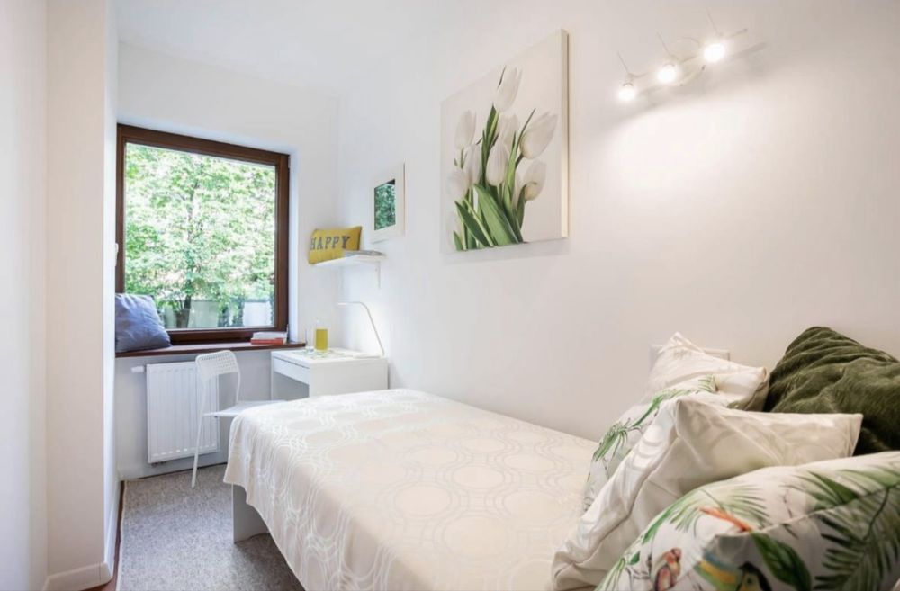 Кімната в приватному гуртожитку, Варшава