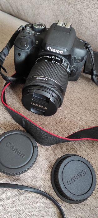 Máquina fotográfica Canon 750D com tripé