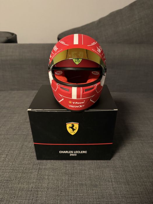 F1 Charles Leclerc Kask Kolekcjonerski Ferrari 2023 w skali 1:2