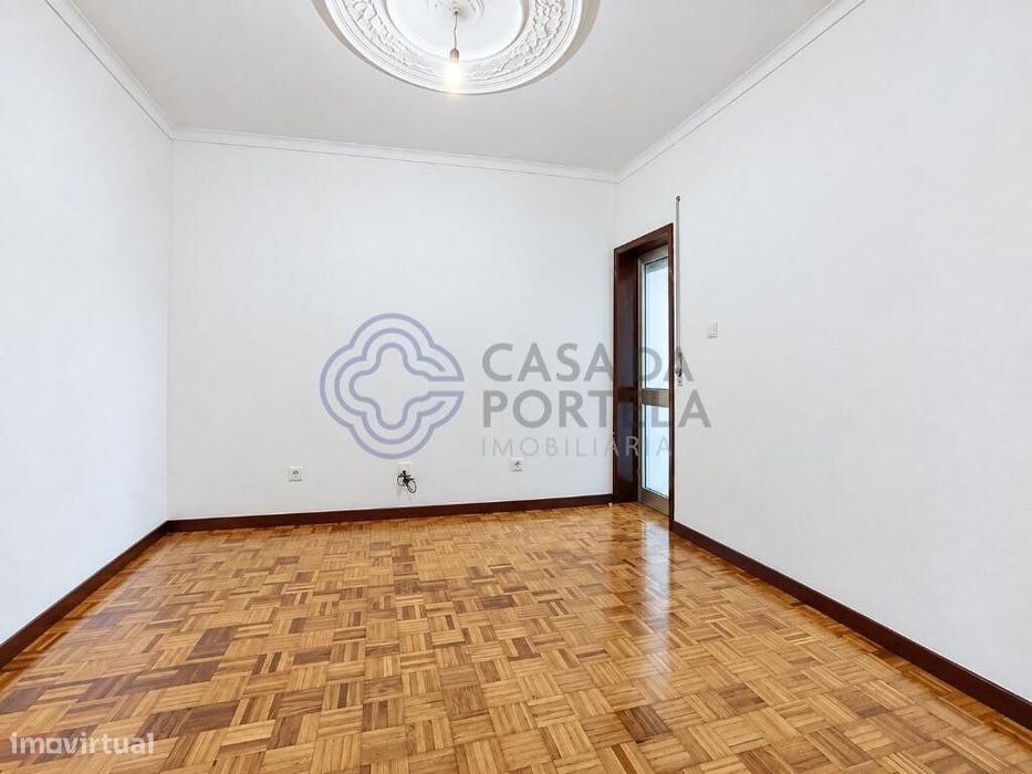Moradia T2 completamente renovada, com terraço e jardim, a menos de 5
