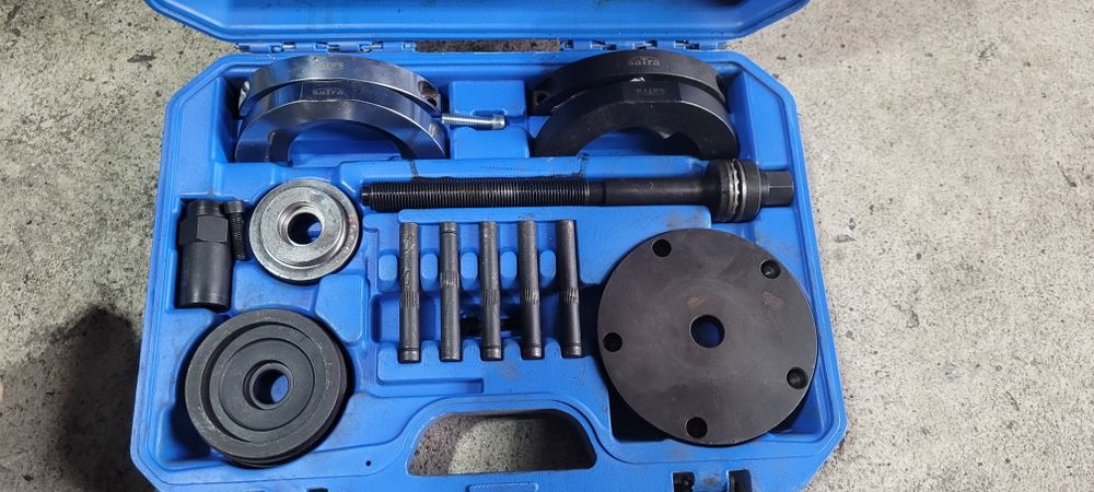 Wyposażenie warsztatu, blokady rozrządu, narzędzia i dużo części