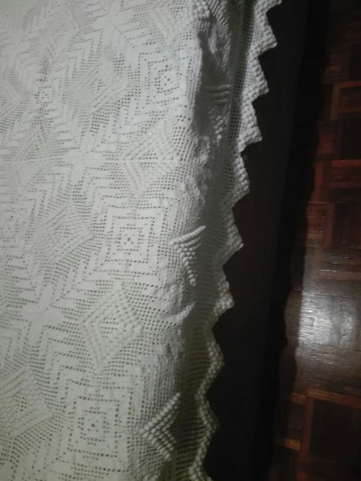 Colcha de renda bordada mão