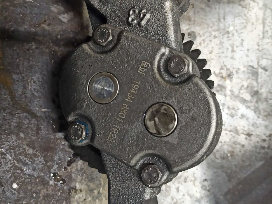 Pompa oleju Mercedes Actros MP2 MP3 OM501