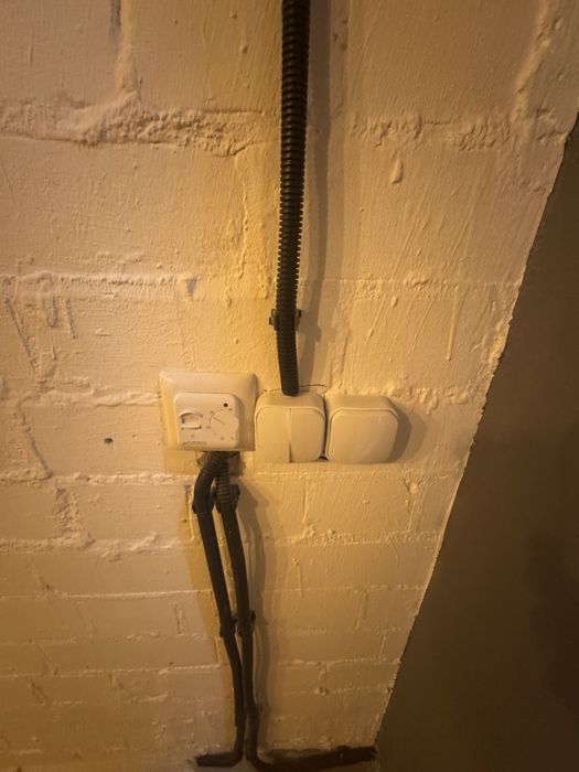 Продаж кофейні-перукарня,ремонт взуття,салон манікюру …