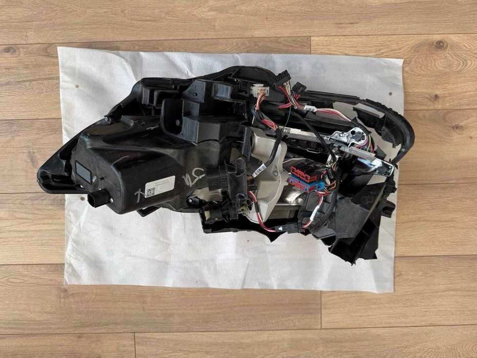 Фара права на запчастини Lincoln Nautilus 2019-2023