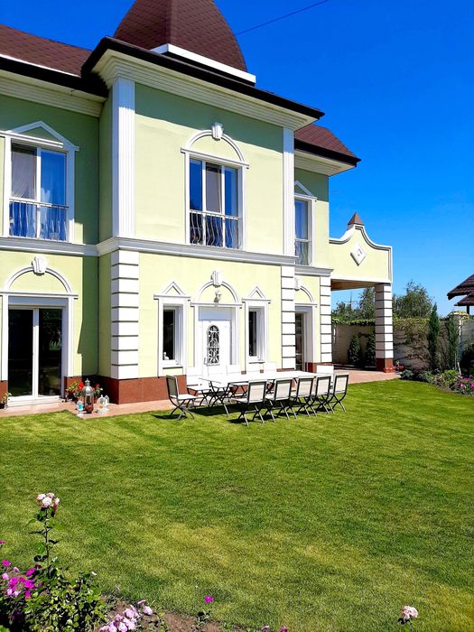 Світлий та в гарному місці будинок Дахнівка