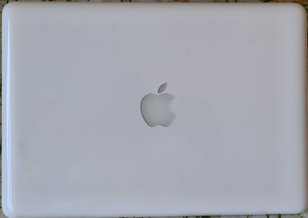 MacBook White with Windows64564039364610123