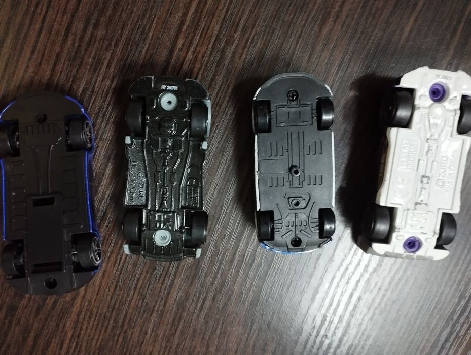 Продам машинки HotWills