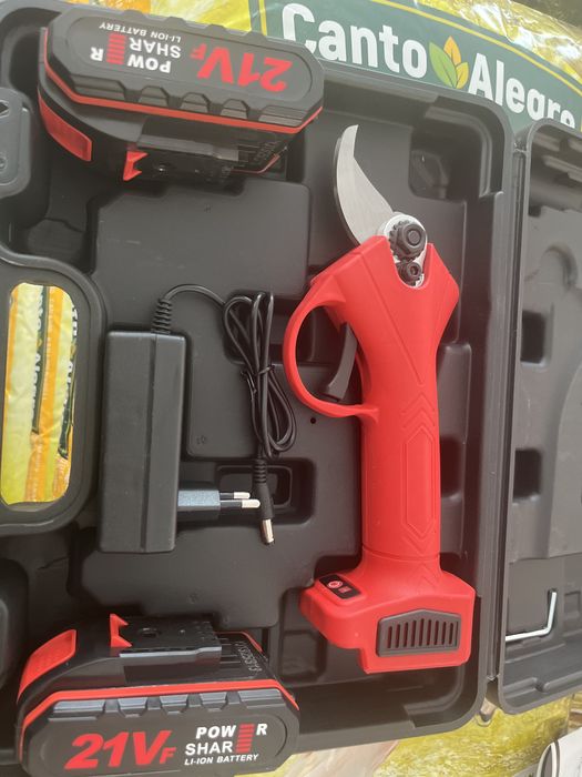 Tesoura poda eletrica com duas baterias nova