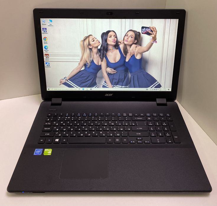 Acer es1-731 17" 8/128GB SDD+500GB HDD nvidia 910m 2gb