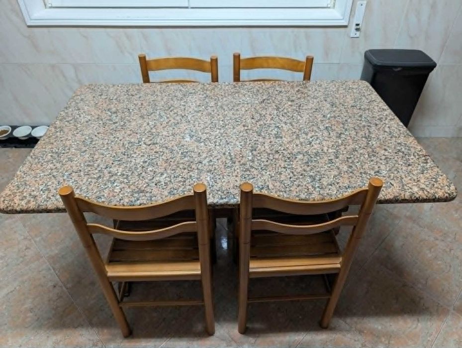 Mesa de Cozinha em granito + 6 cadeiras