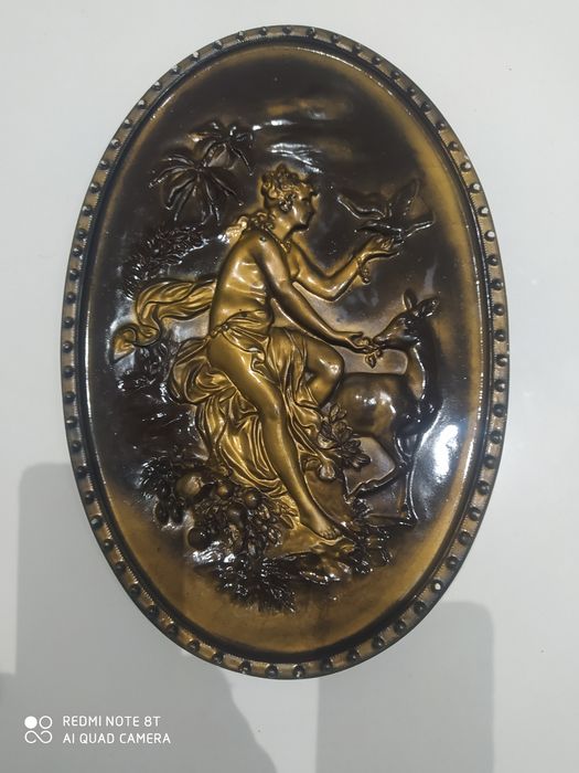 Płaskorzeźba PRL, Bogini Artemeida