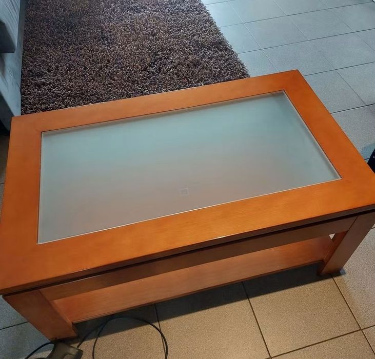 Mesa de sala em Madeira .