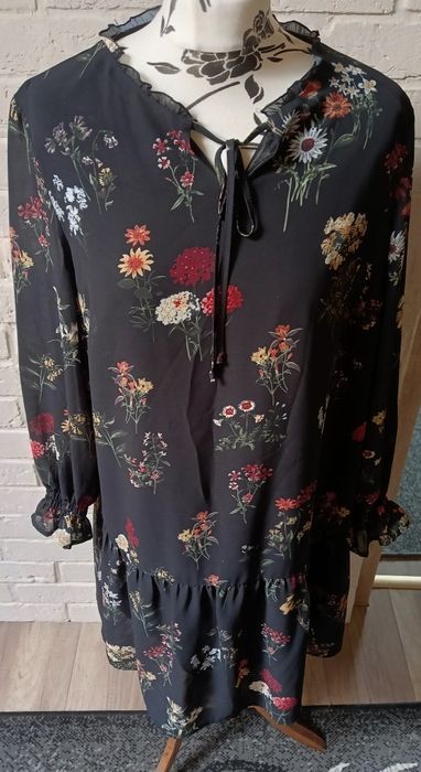 Sukienka czarna w kwiaty Ibis roz.42