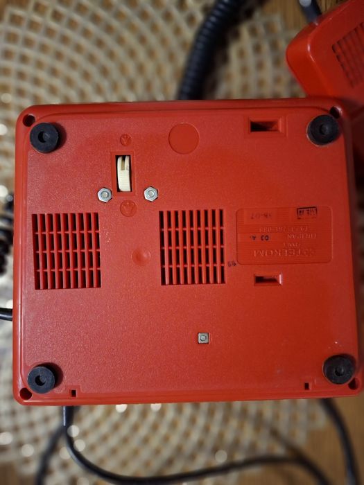 Kultowy Telefon PRL Tulipan RWT Telkom – Czerwony Vintage Design 1978