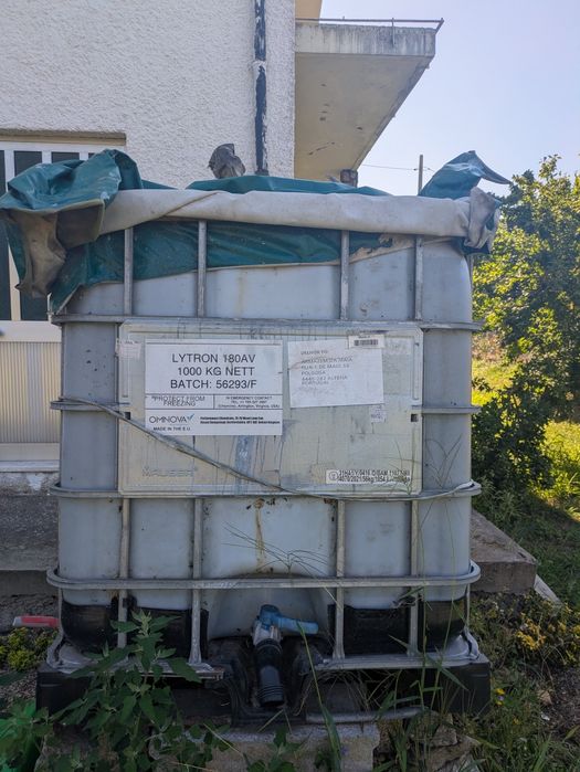 Contentor de líquidos com palete de plástico 1000L