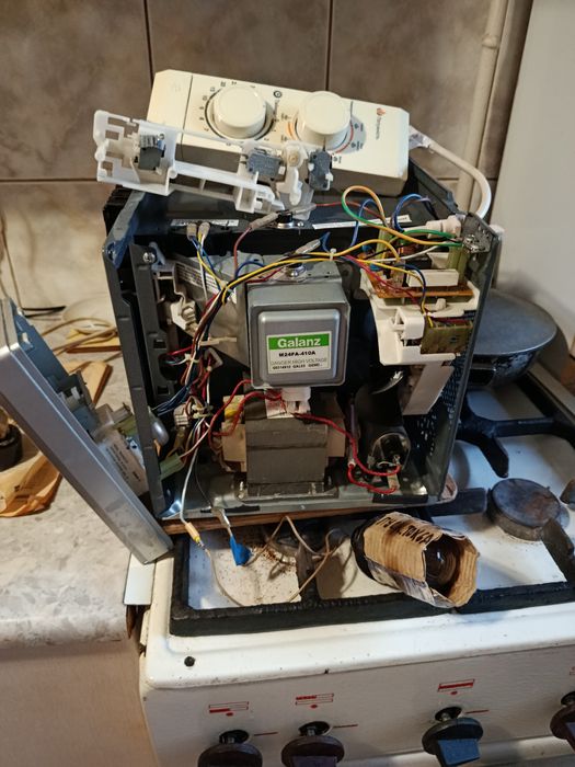 Продам микроволновую печь Gorenje на запчасти