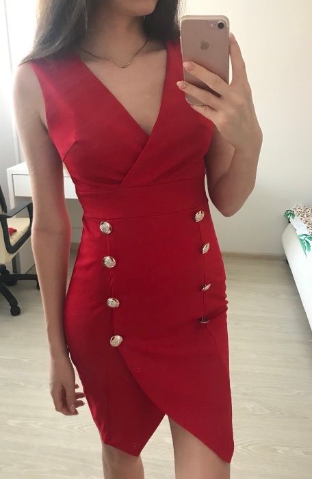 Жіноча червона сукня