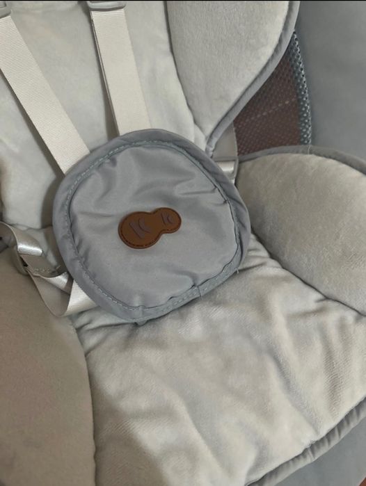 Espreguiçadeira kinderkraft como nova! Tem 5 níveis de movimento, tem ruído branco e outras músicas trás o cabo usb!