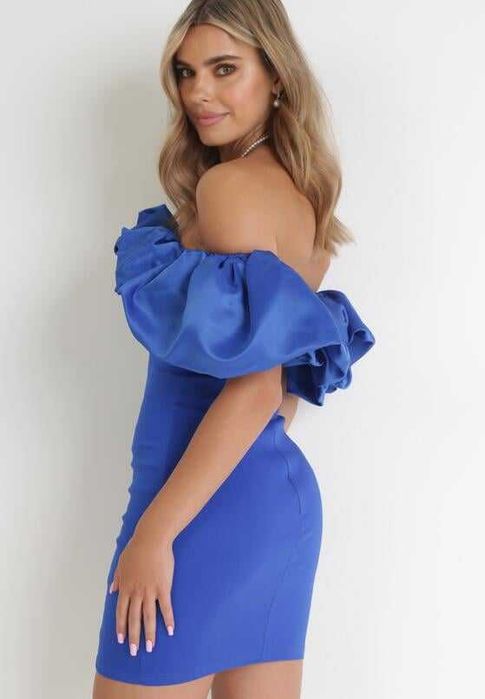 Niebieska sukienka mini wieczorowa dopasowana