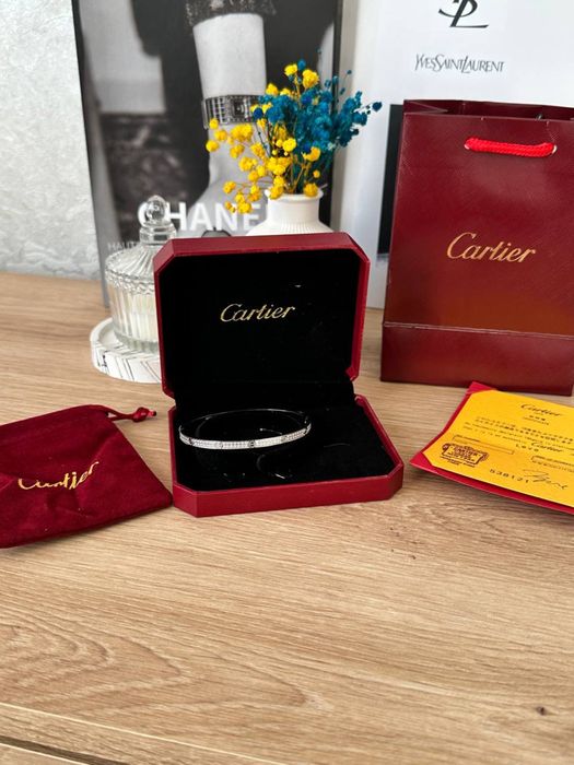Браслет в стилі Cartier love зі всіма лого па повним фірмовим пакуванням.