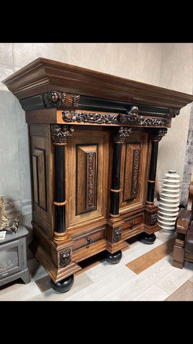 Дубовый шкаф  Голандия