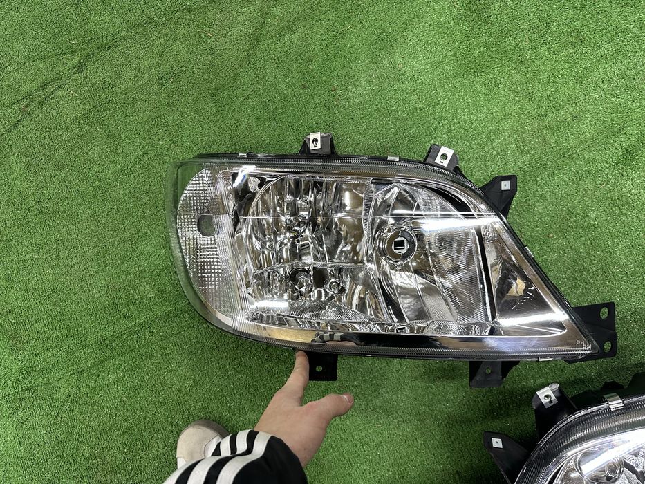 Фара Mercedes Sprinter 2000-2006
