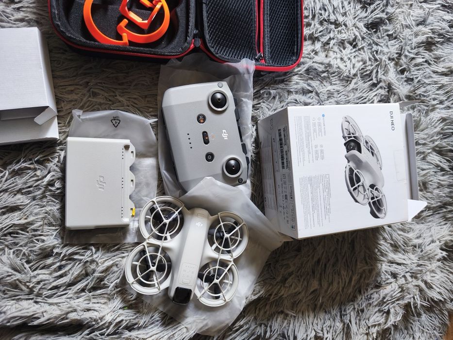 Drone DJI NEO na caixa