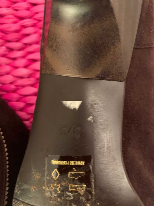 Sapatos camurça castanhos