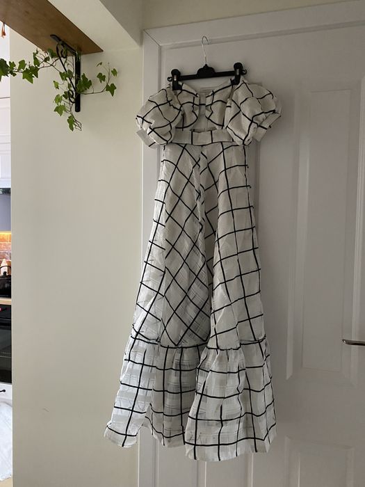 Rozkloszowana sukienka Asos w stylu Audrey Hepburn