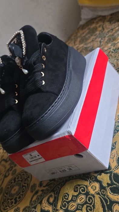 Buty na sprzedaz
