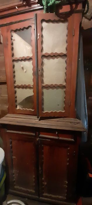 Продам дуже старінний шкаф