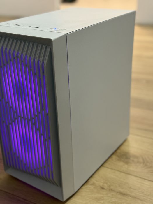 Komputer gamingowy z zestawem