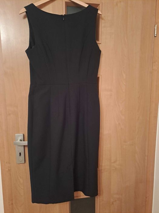 Sukienka mała czarna bez rękawów