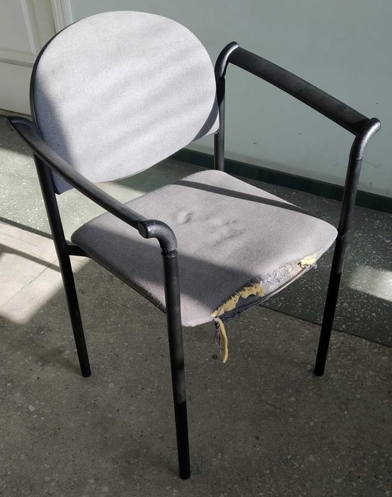 Розпродаж меблів офіс різних