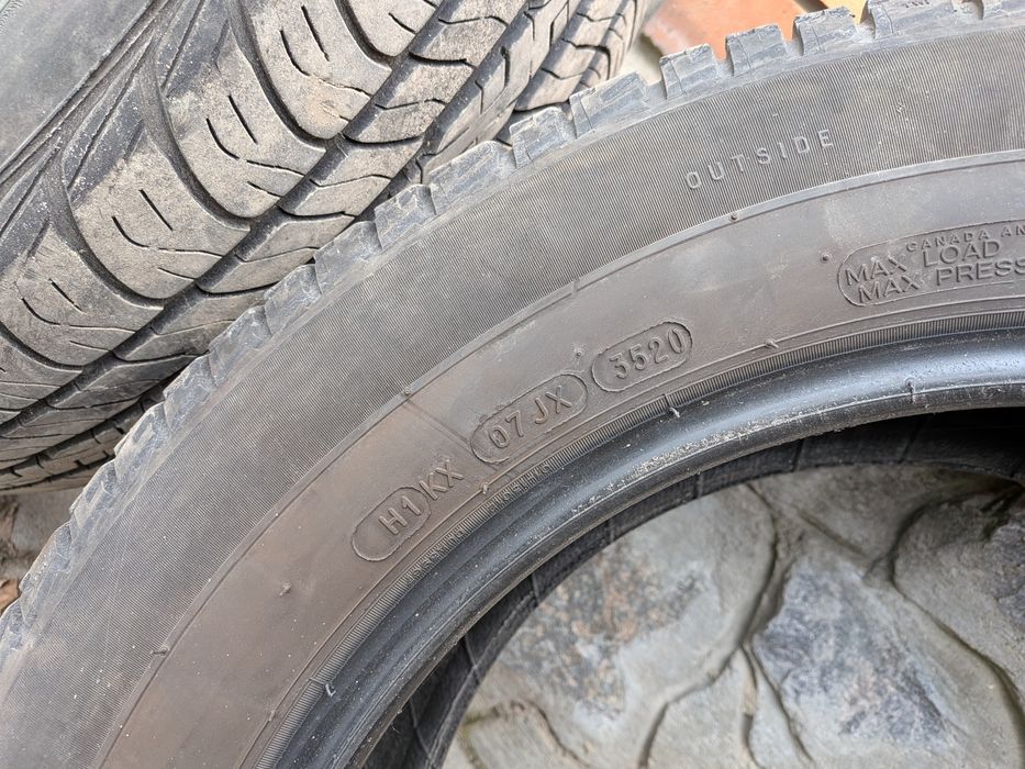 Продам  шини 215 60 17