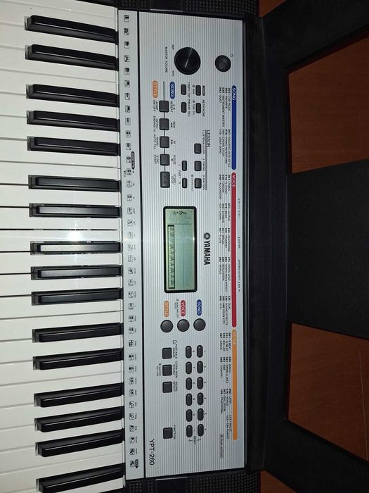 Teclado digital Yamaha YPT-260