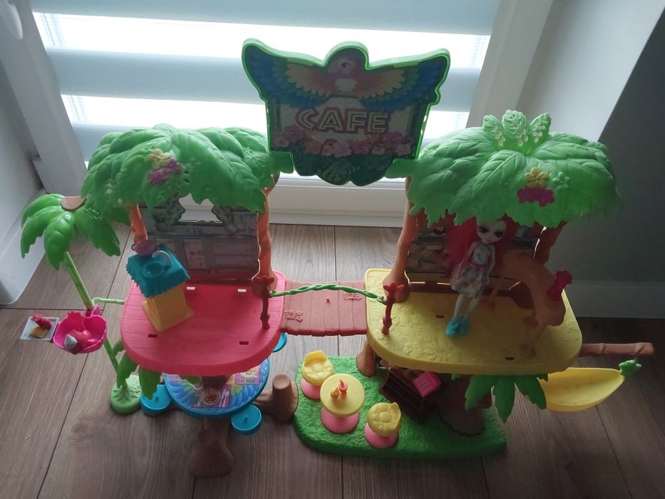 Domek enchantimals kawiarnia papugi