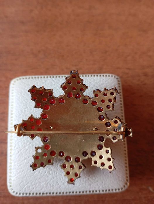 Broszka w stylu clCesarzowej Sisi