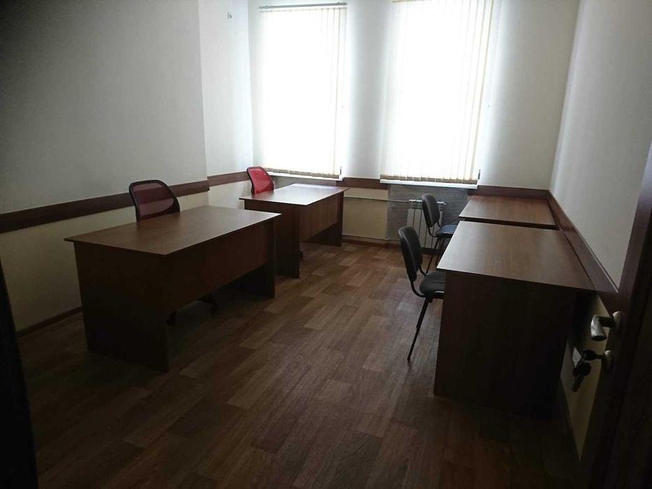 Окремі приміщення  у будвлі 500 кв.м.