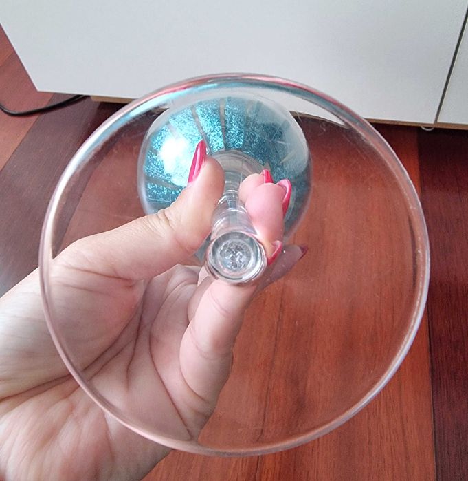 Copo alto às riscas azuis com brilhantes e palhinha