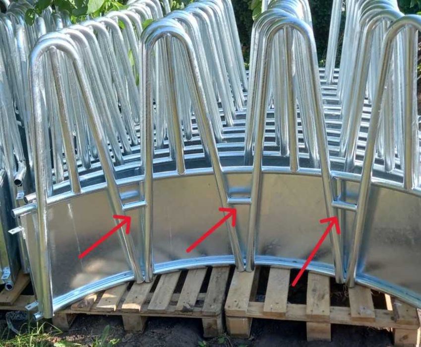 Pasnik 12 stanowiskowy dla bydła dla koni, karmnik, kosz do bele